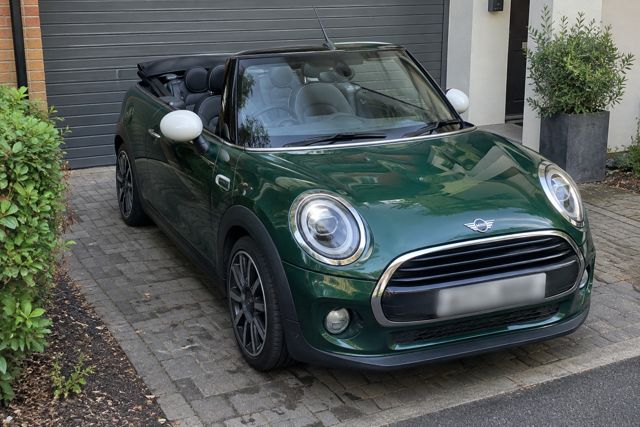 MINI Cooper Cabrio à louer à Barcelone