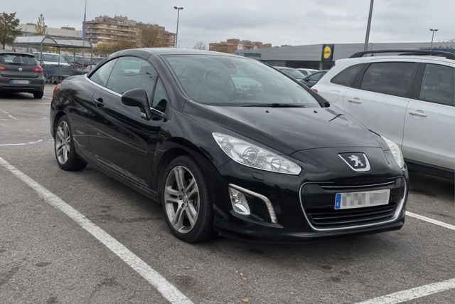 Peugeot 308 CC à louer à Barcelone